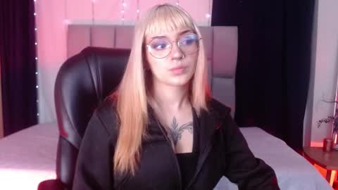 Snapshot of lessboobs_gh chatting on February 2025 11:14:02 AM Less online show from February 2025 11:14:02 AM