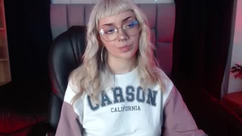 Snapshot of lessboobs_gh chatting on February 2025 11:41:01 AM Less online show from February 2025 11:41:01 AM