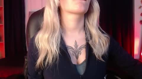 Snapshot of lessboobs_gh chatting on March 2025 06:00:01 PM Less online show from March 2025 06:00:01 PM