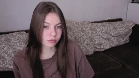 Snapshot of let_me_seee chatting on November 2025 04:12:02 AM Fiona online show from November 2025 04:12:02 AM