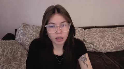 Snapshot of let_me_seee chatting on December 2025 11:04:02 AM Fiona online show from December 2025 11:04:02 AM