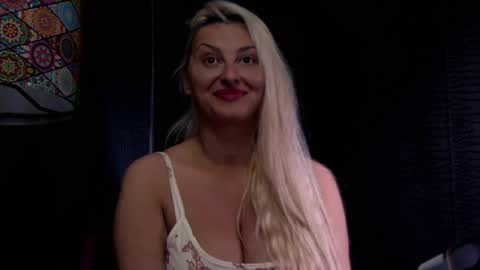 leticiareys online show from April 2026 11:35:01 AM