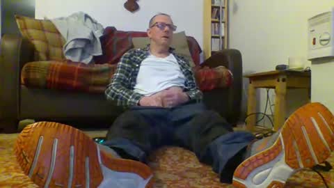 Snapshot of letmestrip chatting on January 2025 12:12:01 AM paul online show from January 2025 12:12:01 AM