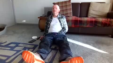 Snapshot of letmestrip chatting on November 2025 12:05:01 PM paul online show from November 2025 12:05:01 PM