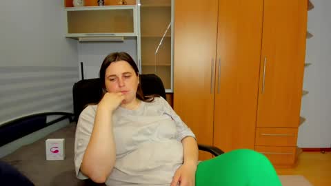 Snapshot of letticams chatting on June 2026 06:52:02 AM Naomi online show from June 2026 06:52:02 AM