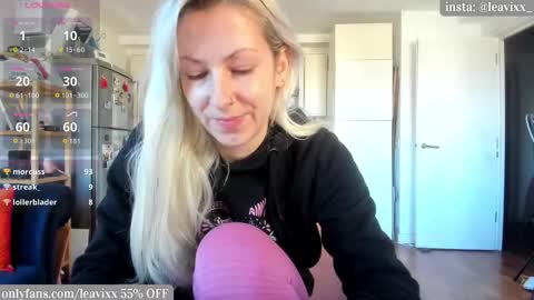 LeaVixx online show from October 2025 10:44:01 AM