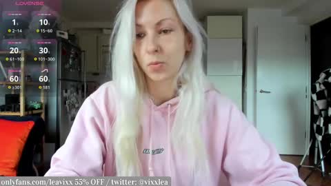 LeaVixx online show from December 2025 11:03:02 AM