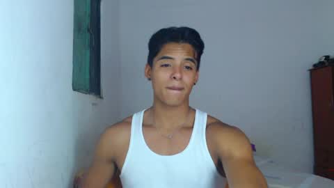 Snapshot of lewis_ly chatting on May 2026 07:43:01 PM i am lewis ly EDUARDO MEMDOZA15 online show from May 2026 07:43:01 PM