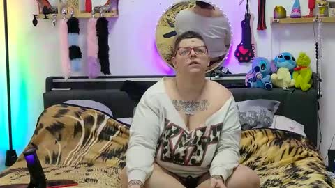 Snapshot of lexi2810 chatting on November 2025 07:19:01 AM Lexi und Lex online show from November 2025 07:19:01 AM