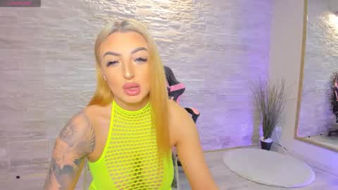 Lexi online show from October 2025 04:24:01 AM