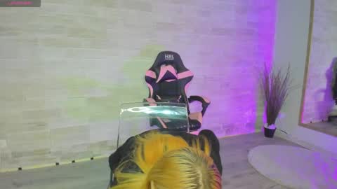 Lexi online show from October 2025 06:25:02 AM