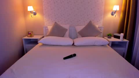 Snapshot of lexi_split chatting on February 2025 11:44:02 AM Lexi GTM2 MonWedThurSatSun 1000am-400pm online show from February 2025 11:44:02 AM