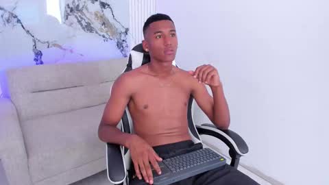 Lexi  Derek online show from September 2025 04:32:02 PM