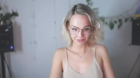 Lexie online show from December 2024 11:43:01 AM