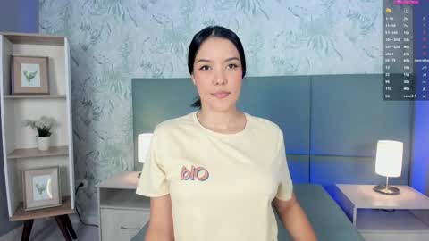 Lexie Thompson  online show from October 2025 12:09:01 PM