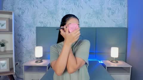 Lexie Thompson  online show from November 2025 12:08:02 PM