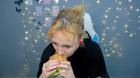 Snapshot of lexy_woorhez chatting on January 2025 10:19:01 AM Lexy online show from January 2025 10:19:01 AM