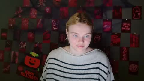 Snapshot of leyla_le chatting on October 2025 06:44:02 AM Leyla online show from October 2025 06:44:02 AM