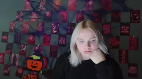 Snapshot of leyla_le chatting on October 2025 06:13:02 AM Leyla online show from October 2025 06:13:02 AM