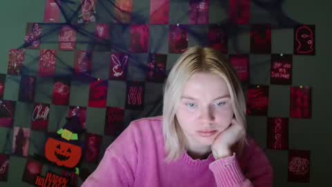 Snapshot of leyla_le chatting on October 2025 07:21:02 AM Leyla online show from October 2025 07:21:02 AM