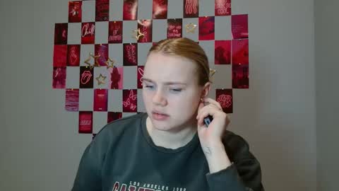 Snapshot of leyla_le chatting on December 2025 07:06:02 AM Leyla online show from December 2025 07:06:02 AM