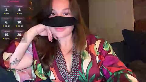 Leyla online show from November 2025 08:30:02 PM