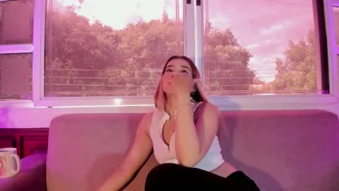 Snapshot of lezy_ chatting on October 2025 01:50:01 PM LEZY online show from October 2025 01:50:01 PM