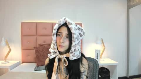 lhiamfitt online show from November 2025 05:19:02 AM