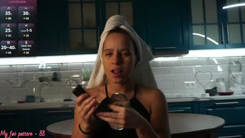 Snapshot of li_queen_ chatting on December 2024 08:20:01 AM Hey Im Alexa tg online show from December 2024 08:20:01 AM