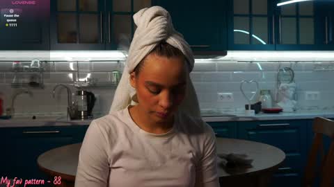 Snapshot of li_queen_ chatting on December 2024 11:49:02 AM Hey Im Alexa tg online show from December 2024 11:49:02 AM