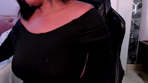 lia_mariana online show from June 2026 04:48:02 AM