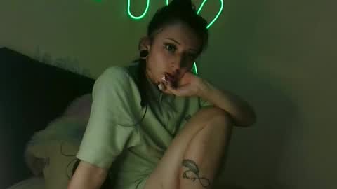 Snapshot of lia_queen610 chatting on November 2025 12:08:02 AM Little Queen Lia online show from November 2025 12:08:02 AM