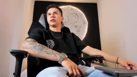 Liam Smith online show from October 2025 12:34:02 PM