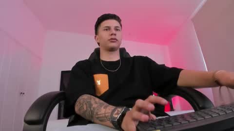 Liam Smith online show from December 2025 12:03:02 PM