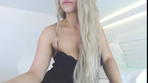 Lia Divina online show from November 2025 10:09:02 PM