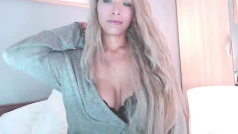 Snapshot of liadivina chatting on December 2025 03:33:01 AM Lia Divina online show from December 2025 03:33:01 AM