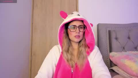 Lia  online show from September 2025 02:00:02 AM