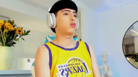 Liam online show from October 2025 06:13:02 PM