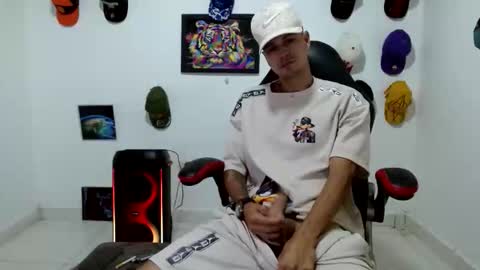 Snapshot of liam_andres12 chatting on June 2026 10:02:01 PM Andres online show from June 2026 10:02:01 PM