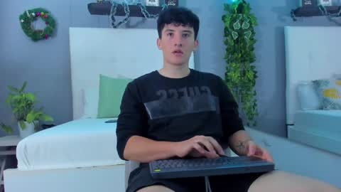 liam_conorr online show from December 2024 12:49:01 PM