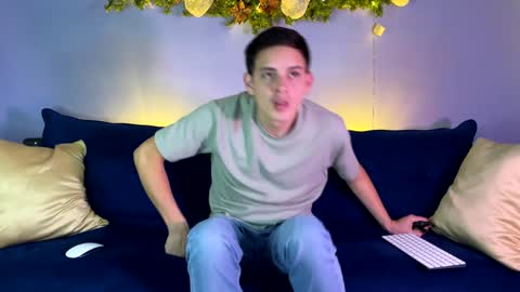 Snapshot of liam_enzho chatting on December 2024 12:09:02 AM Liam online show from December 2024 12:09:02 AM