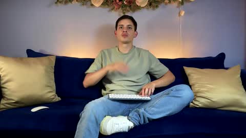 Snapshot of liam_enzho chatting on December 2024 03:55:02 AM Liam online show from December 2024 03:55:02 AM