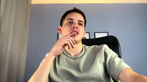 Snapshot of liam_enzho chatting on February 2025 02:18:01 AM Liam online show from February 2025 02:18:01 AM