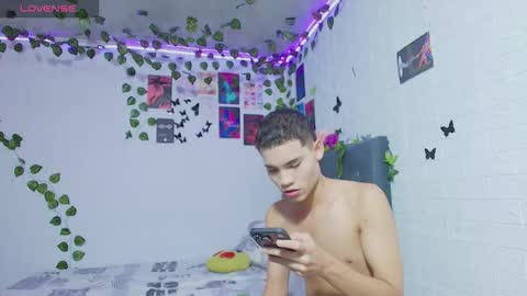 liam_honey18 online show from October 2025 09:32:02 AM
