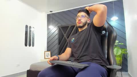 LIAM KLEIN online show from November 2025 11:11:02 AM