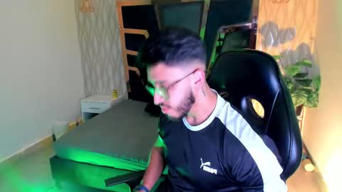 LIAM KLEIN online show from December 2025 11:15:02 AM