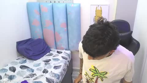Snapshot of liam_play chatting on May 2026 08:32:01 PM LIAM online show from May 2026 08:32:01 PM