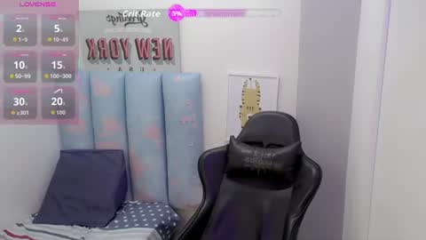 Snapshot of liam_play chatting on June 2026 04:24:02 AM LIAM online show from June 2026 04:24:02 AM