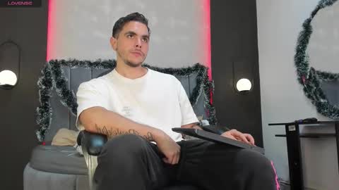 Liam online show from December 2025 11:25:02 PM