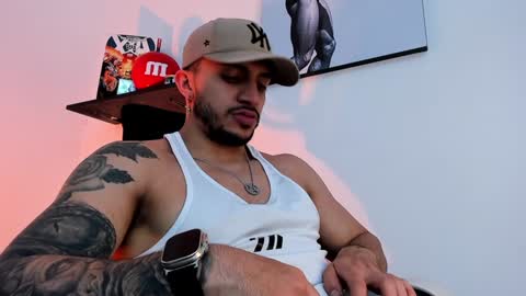 Snapshot of liamreigns_ chatting on February 2025 11:30:01 AM liam online show from February 2025 11:30:01 AM